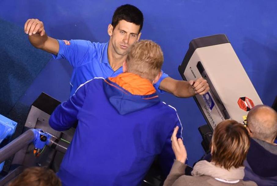 Dkokovic corre ad abbracciare il coach Boris Becker. AFP